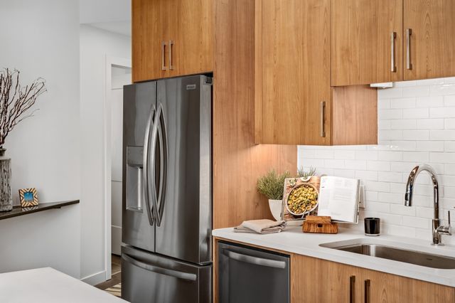 1212 Demonbreun St Apt 1002, Nashville, TN 37203