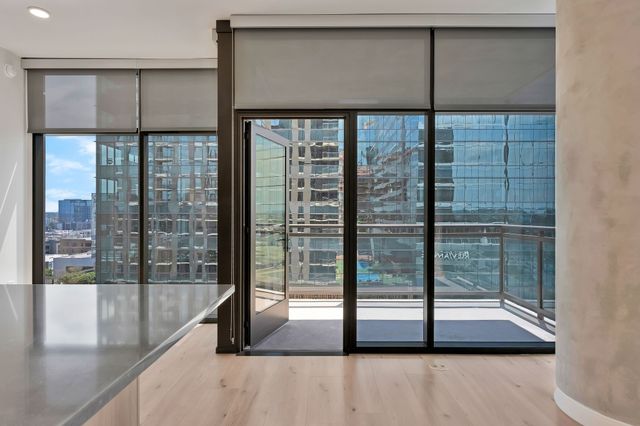 1212 Demonbreun St Apt 1002, Nashville, TN 37203