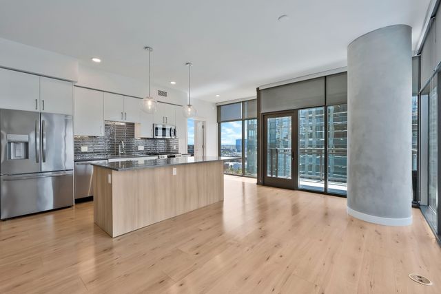 1212 Demonbreun St Apt 1002, Nashville, TN 37203