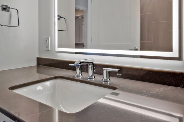 1212 Demonbreun St Apt 1002, Nashville, TN 37203