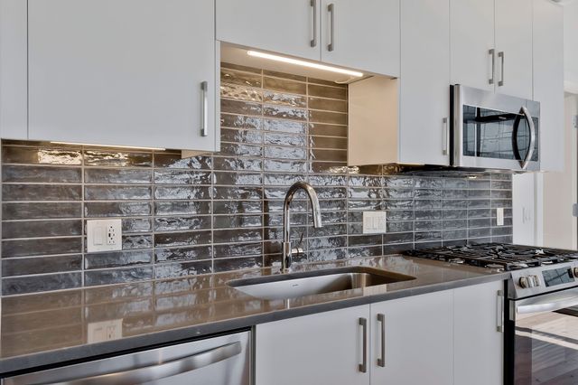 1212 Demonbreun St Apt 1002, Nashville, TN 37203