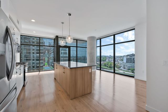 1212 Demonbreun St Apt 1002, Nashville, TN 37203