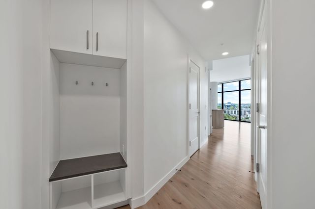 1212 Demonbreun St Apt 1002, Nashville, TN 37203