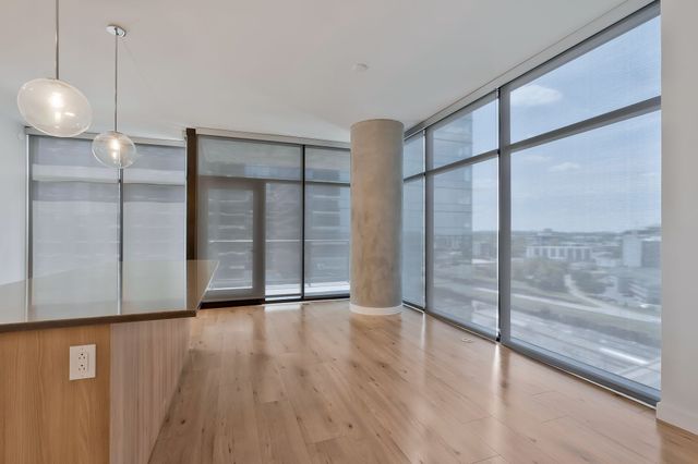 1212 Demonbreun St Apt 1002, Nashville, TN 37203