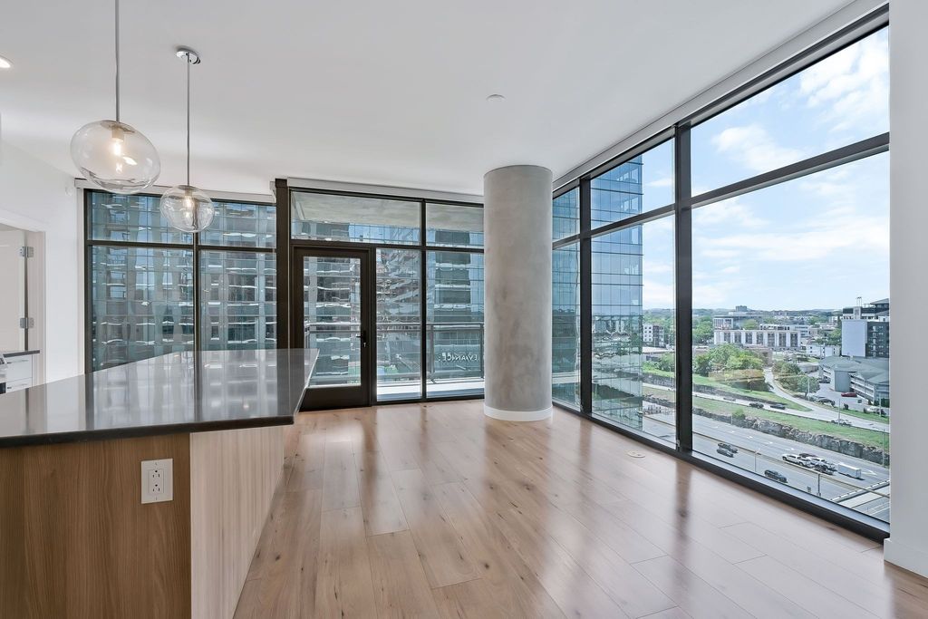 1212 Demonbreun St Apt 1002, Nashville, TN 37203