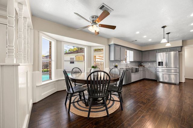 6611 Sutter Park Lane, Houston, TX 77066