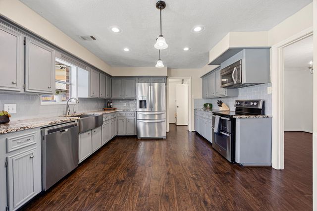 6611 Sutter Park Lane, Houston, TX 77066