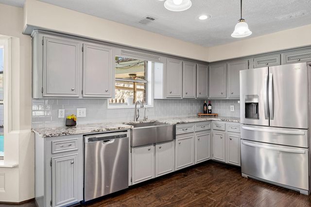 6611 Sutter Park Lane, Houston, TX 77066