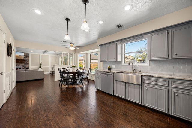 6611 Sutter Park Lane, Houston, TX 77066