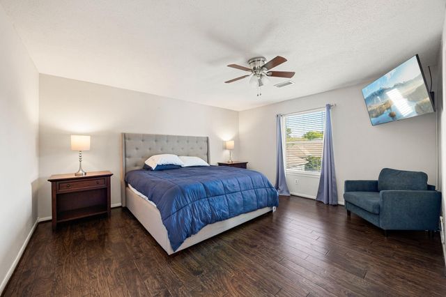 6611 Sutter Park Lane, Houston, TX 77066