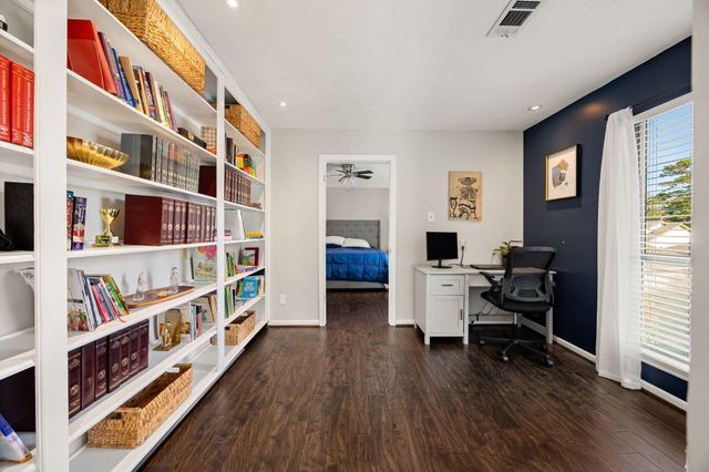 6611 Sutter Park Lane, Houston, TX 77066