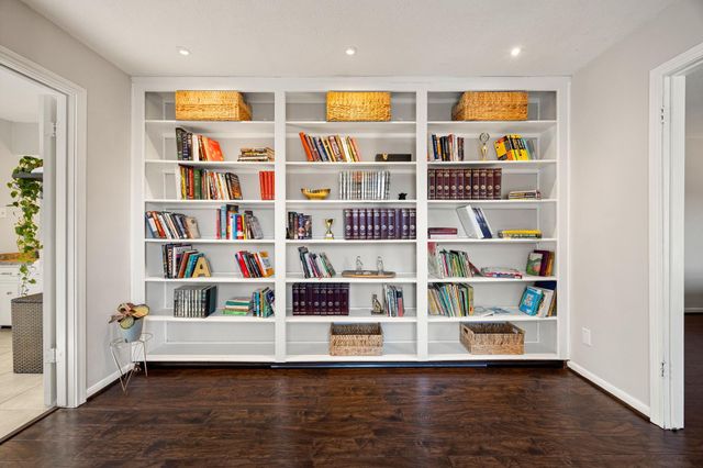 6611 Sutter Park Lane, Houston, TX 77066