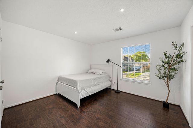 6611 Sutter Park Lane, Houston, TX 77066