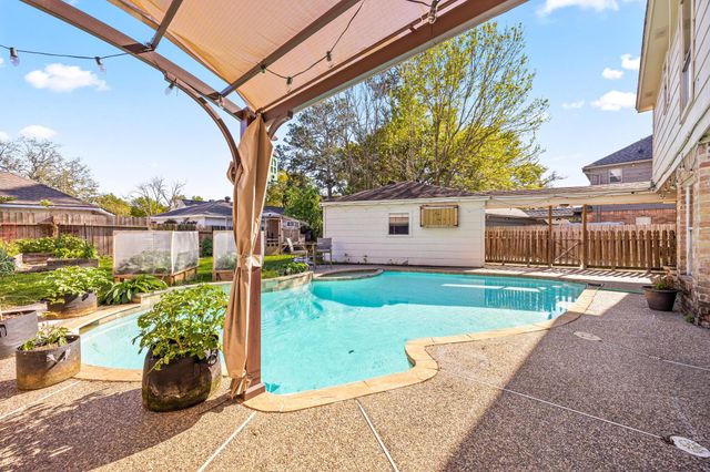 6611 Sutter Park Lane, Houston, TX 77066