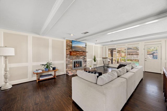 6611 Sutter Park Lane, Houston, TX 77066