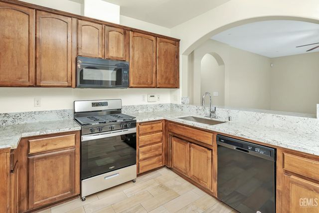 215 Dagenham Court, Bakersfield, CA 93307