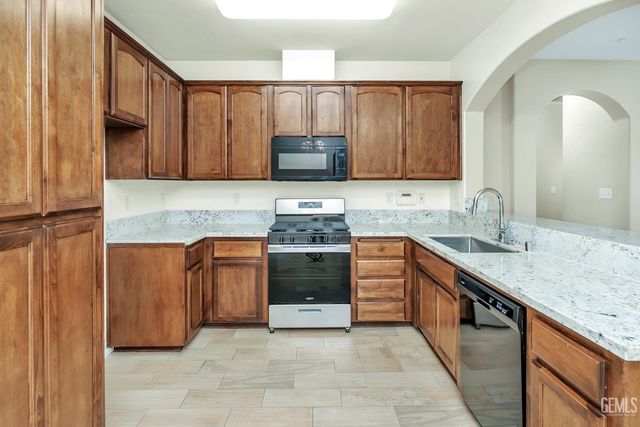 215 Dagenham Court, Bakersfield, CA 93307