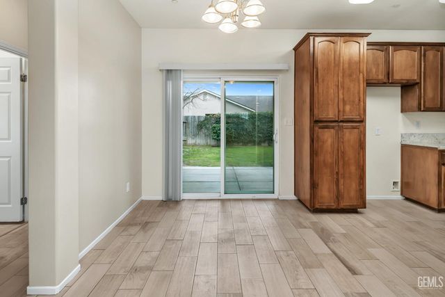 215 Dagenham Court, Bakersfield, CA 93307