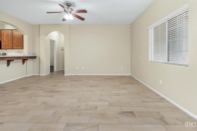 215 Dagenham Court, Bakersfield, CA 93307