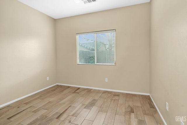 215 Dagenham Court, Bakersfield, CA 93307