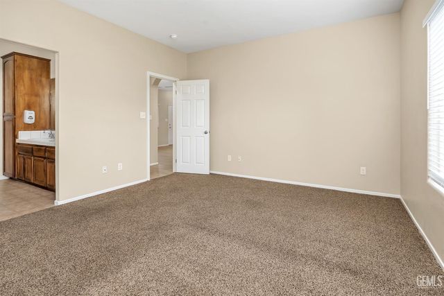 215 Dagenham Court, Bakersfield, CA 93307