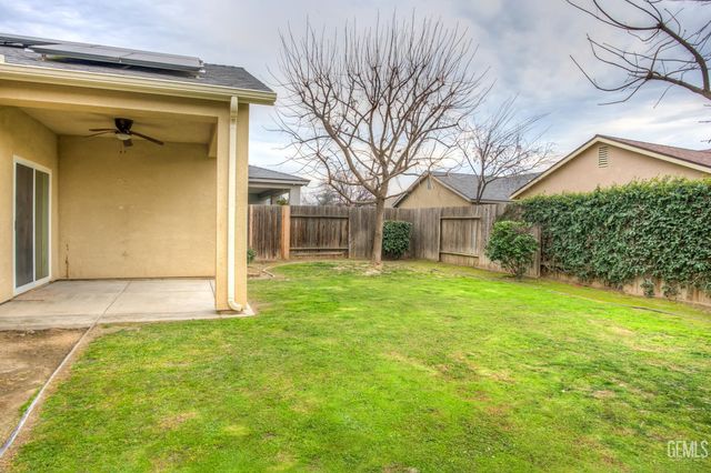 215 Dagenham Court, Bakersfield, CA 93307