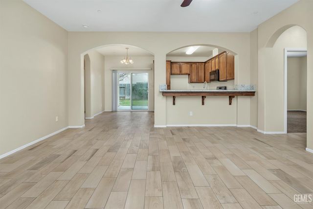 215 Dagenham Court, Bakersfield, CA 93307