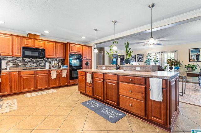 1102 WESTLAKE BOULEVARD, Bessemer, AL 35020