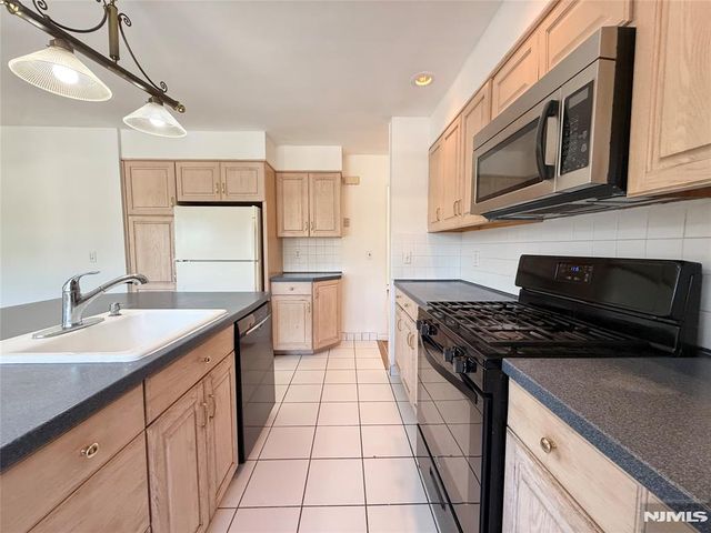 5 Mountain Avenue, Westwood, NJ 07675