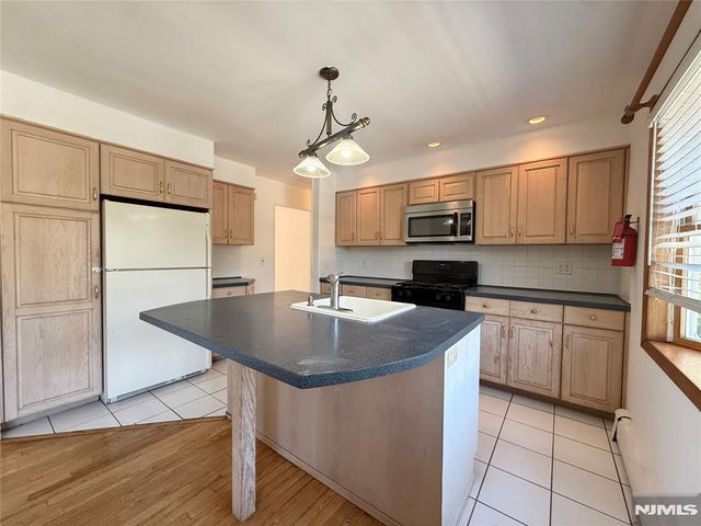 5 Mountain Avenue, Westwood, NJ 07675