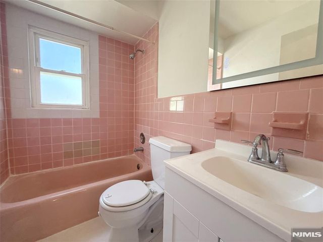 5 Mountain Avenue, Westwood, NJ 07675