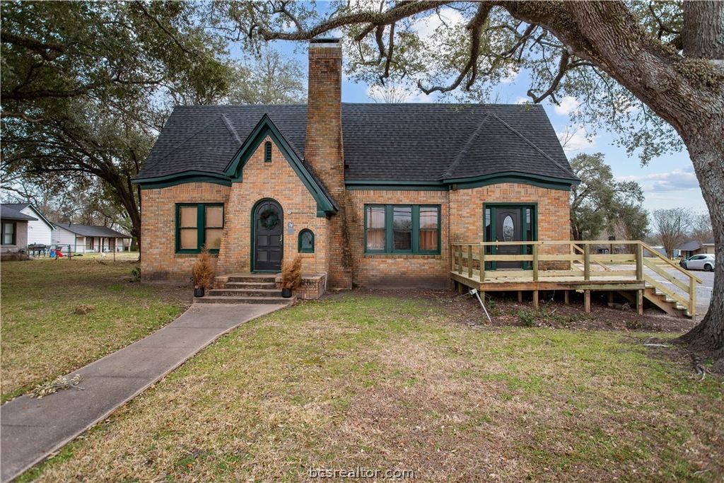 706 East Main Street, Madisonville, TX 77864 — exterior