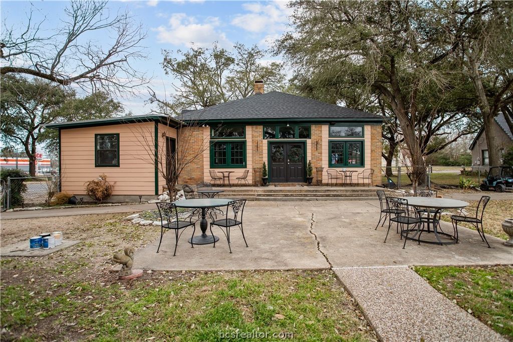 706 East Main Street, Madisonville, TX 77864 — photo 3