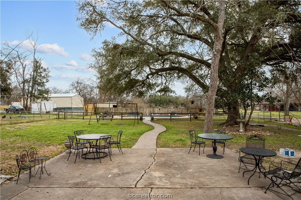706 East Main Street, Madisonville, TX 77864 — photo 4