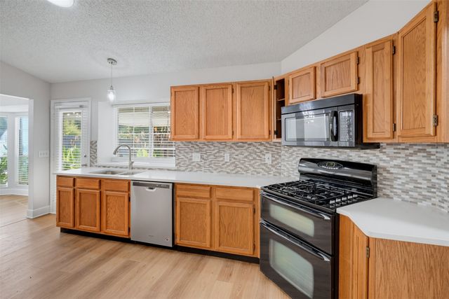 404 Spencer Circle, Grand Prairie, TX 75052