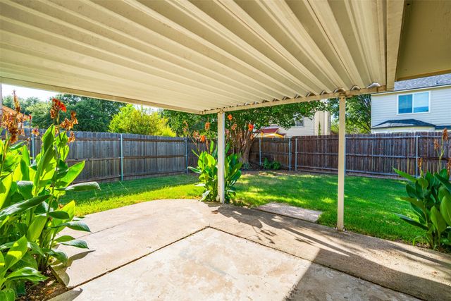 404 Spencer Circle, Grand Prairie, TX 75052