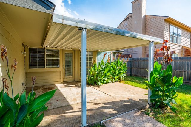 404 Spencer Circle, Grand Prairie, TX 75052