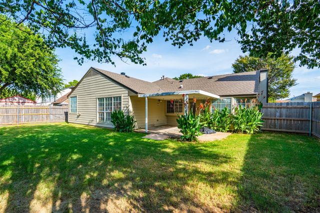 404 Spencer Circle, Grand Prairie, TX 75052