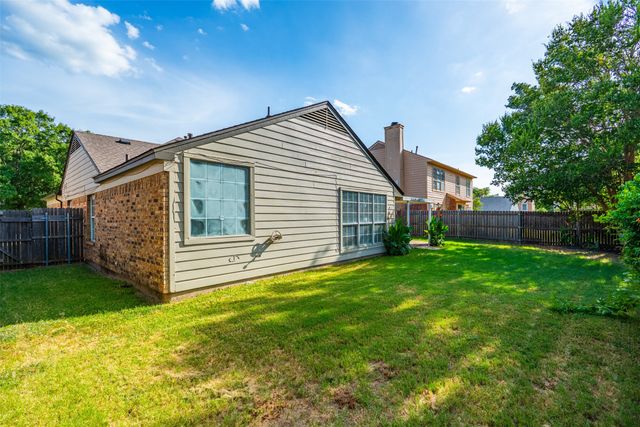 404 Spencer Circle, Grand Prairie, TX 75052