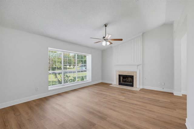 404 Spencer Circle, Grand Prairie, TX 75052