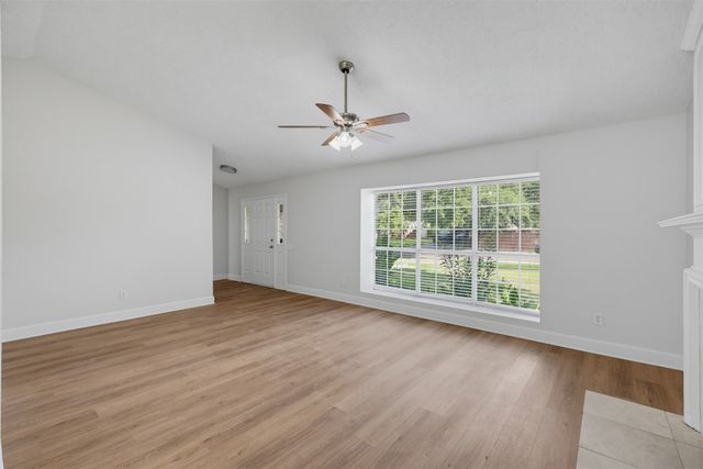404 Spencer Circle, Grand Prairie, TX 75052