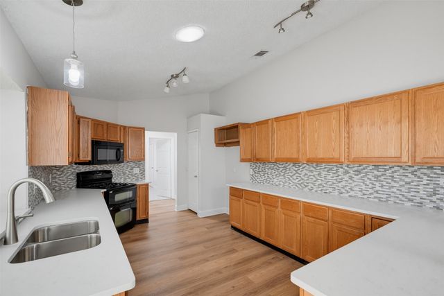 404 Spencer Circle, Grand Prairie, TX 75052