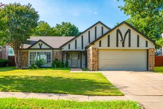 404 Spencer Circle, Grand Prairie, TX 75052