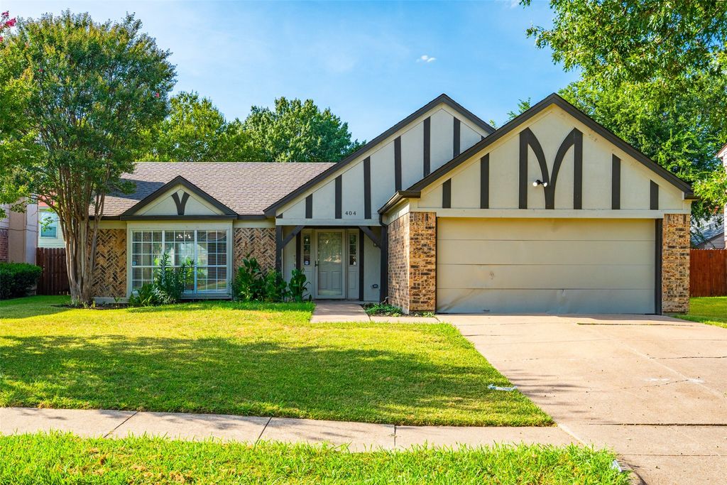 404 Spencer Circle, Grand Prairie, TX 75052