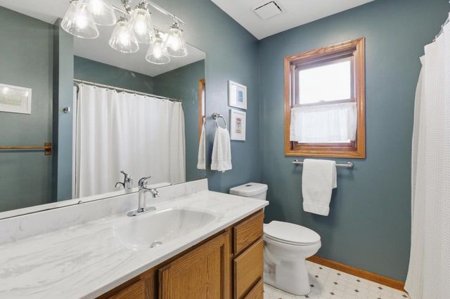 1000 Monteray Lane, Waunakee, WI 53597