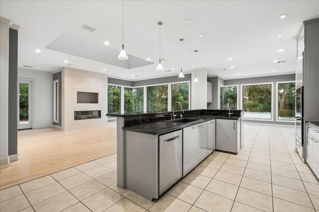 5203 Braeburn Drive, Bellaire, TX 77401