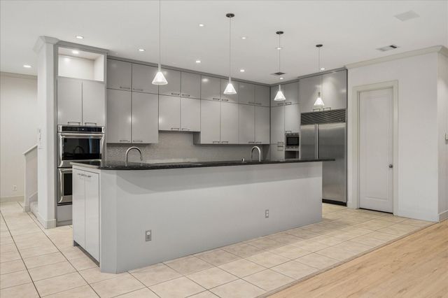 5203 Braeburn Drive, Bellaire, TX 77401