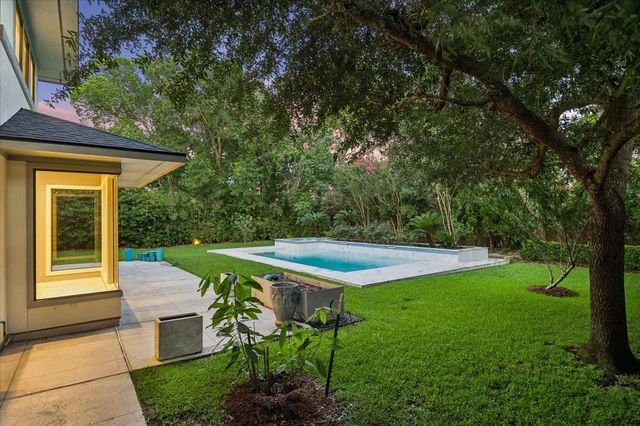 5203 Braeburn Drive, Bellaire, TX 77401