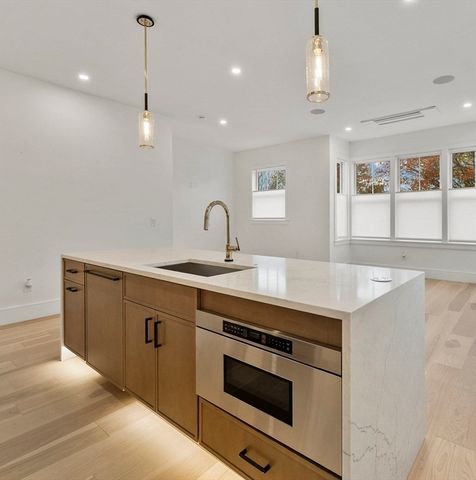 327 Alewife Brook Pkwy B, Somerville, MA 02144