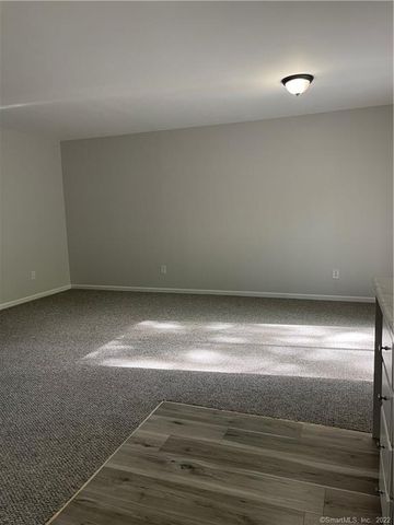 16 Hawley Glen 16, Stratford, CT 06614
